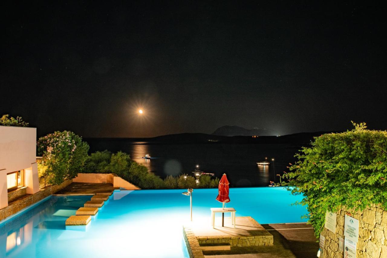 Casa Valery Wonderful Sea View Apartment Порто Ротондо Екстериор снимка